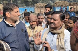 रिजेक्ट गन्ने को लेकर दो क्रय केंद्रों पर तौल ठप, किसान परेशान
