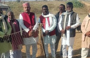 सपा का प्रतिनिधिमंडल पहुंचा हलिया विकास खण्ड के भैसोड़ बलाय पहाड़ गांव