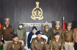 थाना नई मण्डी पुलिस ने चोरी की घटना का सफल अनावरण करते हुए 2 चोर अभियुक्तगण 1 अभियुक्ता सहित को किया गिरफ्तार