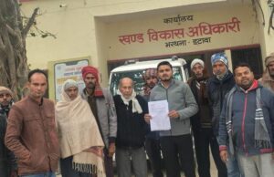पीपरीपुर के किसानों ने दिया खंड विकास अधिकारी को प्रार्थना पत्र