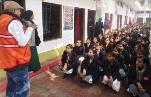 रेडक्रॉस द्वारा बालिकाओं को सीपीआर का दिया गया प्रशिक्षण