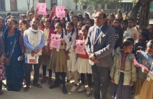 रामबहादुर सिंह इंटर कॉलेज में सड़क सुरक्षा जीवन रक्षा शपथ कार्यक्रम आयोजित