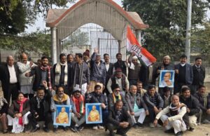 मनरेगा निरस्तीकरण के विरोध में कांग्रेस का प्रदर्शन, कचहरी में लगाए सरकार विरोधी नारे