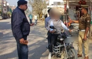 बिना फिटनेस, बिना नम्बर प्लेट व नियम विरुद्ध वाहनों पर यातायात पुलिस की कार्रवाई