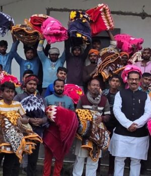 ठंड में इंसानियत की मिसाल: हजारों जरूरतमंदों के लिए संजय गुप्ता का कंबल अभियान