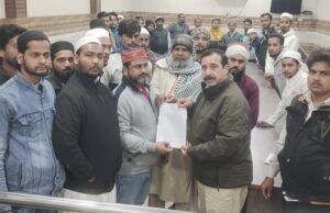 जल भराव की समस्या को लेकर नगर पालिका परिषद अध्यक्ष संदीप मेहरोत्रा को सौंपा