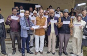 स्वतंत्रता सेनानी सम्मेलन के लिये सेनानी आश्रितों को निमन्त्रण पत्र देकर आमंत्रित किया