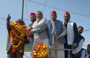 बाबा साहेब डॉ. भीमराव अम्बेडकर के महापरिनिर्वाण दिवस पर कचहरी चौराहे पर माल्यार्पण, पूर्व सांसद डॉ. चन्द्रपाल सिंह यादव ने दी श्रद्धांजलि