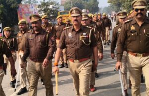नववर्ष से पहले पुलिस का फ्लैग मार्च, बकेवर लखना में शांति व्यवस्था बनाए रखने का संदेश