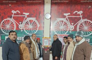 लोकबंधु राज नारायण की पुण्यतिथि पर सपा कार्यालय में गोष्ठी आयोजित