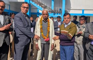 डीएवी पब्लिक स्कूल के कर्मचारी सेवानिवृत्त हो रहे मूलचंद पटेल को दी गई भावभीनी विदाई