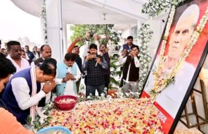 खेल मंत्री के पिता के निधन पर डिप्टी सीएम केशव प्रसाद मौर्य ने दी श्रद्धांजलि