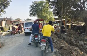 बेरी रोड पर साइड में खुदाई से लगा भीषण जाम, परेशान