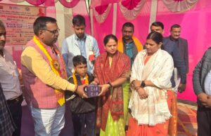 अध्यक्ष जिला पंचायत, भाजपा जिलाध्यक्ष एवं सदस्य उ. प्र. राज्य महिला आयोग ने दिव्यांग बच्चों को कृत्रिम उपकरण किया वितरित