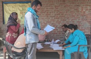 एस आई आर अभियान के तहत तेजी से हो रहा है मतदाता पुनरीक्षण व शुद्धिकरण