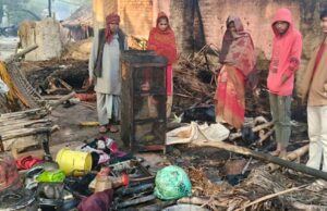 कबीरपुर सुकुरुल्ला में भीषण आग से गरीब परिवार का आशियाना खाक