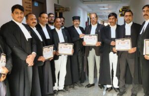 संघर्ष में योगदान के लिए सम्मानित किये गये अधिवक्ता, अधिनियम पास कराये जाने का लिया संकल्प