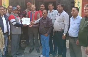 ग्राम सचिवों का धरना पाँचवें दिन भी जारी, बीडीओ को सौंपा ज्ञापन