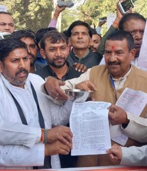 उत्तर प्रदेश के कोटेदारों के लाभांश व न्यूनतम आय की मांग को लेकर ज्ञापन सौंपा