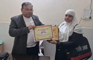 निक्षय पोर्टल पर सर्वाधिक आईडी बनाने वाली आशा कार्यकर्ता सम्मानित