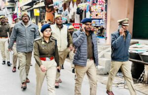 कछवा पुलिस ने फ्लैग मार्च कर परखी सुरक्षा व्यवस्था