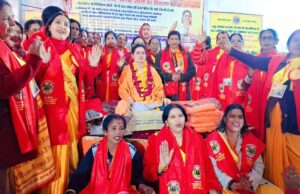 सनातन ध्वज वाहिका सपना गोयल ने मासिक संगोष्ठी में बांटे कंबल