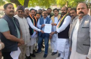 एसआईआर को लेकर कांग्रेस कार्यकर्ताओं ने सौंपा ज्ञापन