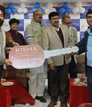 लकी ड्रा के विजेता रहे दलजीत सिंह