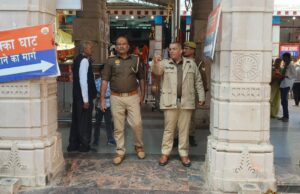 मीरजापुर पुलिस का शहरभर में फ्लैग मार्च