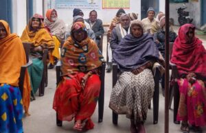 संयुक्त निदेशक ने वृद्धाश्रम ओयल में स्वास्थ्य सेवाओं का लिया जायजा, टीबी-जांच व स्वास्थ्य परीक्षण मिला जारी