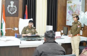 वरिष्ठ पुलिस अधीक्षक ने जनसुनवाई में आए फरियादियों की सुनी समस्याएं