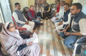 एसआईआर फॉर्म भरवाकर मतदाताओं में जागरूकता बढ़ा रहीं विधायक ऊषा मौर्य