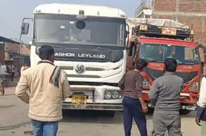 दावतपुर मोड़ पर बड़ा सड़क हादसा टला, डंपर–डीसीएम की हुई टक्कर