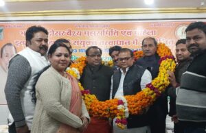 दोसर वैश्य महासमिति के सम्मान समारोह में बोले अन्नू श्रीवास्तव, संगठित समाज ही लक्ष्य प्राप्त करता है