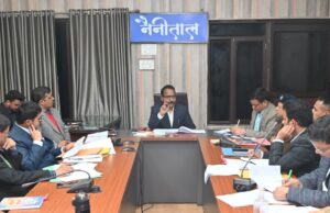 लक्ष्य के अनुरूप राजस्व वसूली हो, कम वसूली करने वाले अमीनों का वेतन रोका जाए:जिलाधिकारी