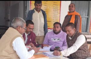एसआईआर फॉर्म भरने को लेकर सभासद भागत सिंह ने किया जागरूक