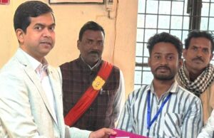 एसडीएम ने एसआईआर अभियान में मतदेय स्थलों का लिया जायजा