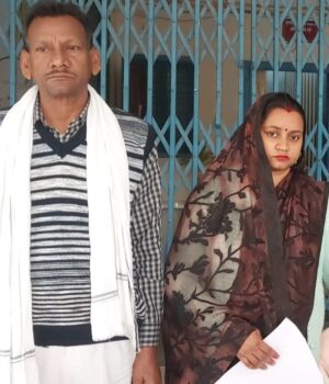 अतिरिक्त दहेज की मांग और अमानवीय यातना का मामला, पीड़िता ने डीएम को दिया शिकायती पत्र