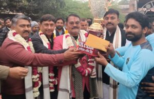 लालगंज प्रीमियम लीग कप के रोमांचक मुकाबले में संगम-11 को मिली विजेता ट्राफी