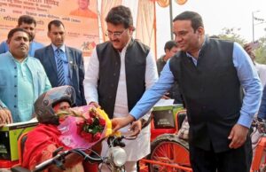 विश्व दिव्यांग दिवस पर अमेठी में 201 दिव्यांग लाभार्थियों को 341 सहायक उपकरण वितरित