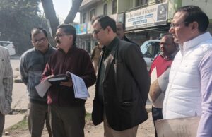 मंडलायुक्त ने विधानसभा निर्वाचक नामावलियों का किया विशेष प्रगाढ़ पुनरीक्षण
