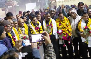 एजी ऑफिस के छह कर्मचारी हुए रिटायर, गेट पर दी गई विदाई