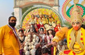 मन्दिर स्थापना उत्सव को लेकर निकाली गयी भव्य शोभा यात्रा