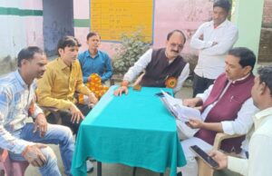 एसआईआर फार्म सत प्रतिशत पूर्ण करने वाले कर्माचारियों को सम्मानित किया गया