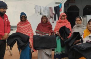 कंबल वितरण कर जरूरतमंदों को दी सर्दी से राहत