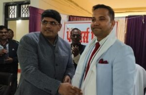 पेंशनरों की समस्याओं को प्राथमिकता के आधार पर कराएं समाधान:डीएम