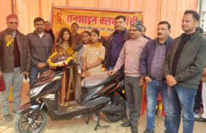निःशुल्क स्वास्थ्य शिविर आयोजित, मेधावी छात्राओं को इलेक्ट्रिक स्कूटी प्रदान