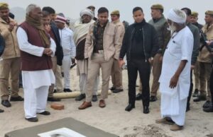 डीएम ने एक्सईएन जल निगम को लगाई कड़ी फटकार