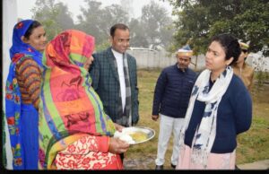 नकहा के स्कूलों में डीएम का ‘रियलिटी चेक’ कहीं गंदगी पर फटकार, कहीं मेहनत पर तालियां