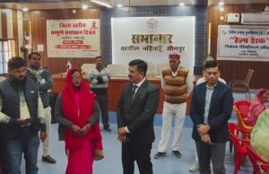 मतदाता सूची शुद्धिकरण अभियान में तेजी, डीएम ने किया मडियाहूं तहसील का औचक निरीक्षण